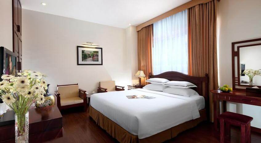 Phòng của khách sạn HaNoi Imperial Hotel được trang trí sang trọng